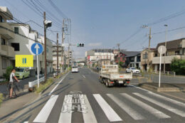 神奈川県川崎市川崎区江川1丁目の野立て看板枠画像です。